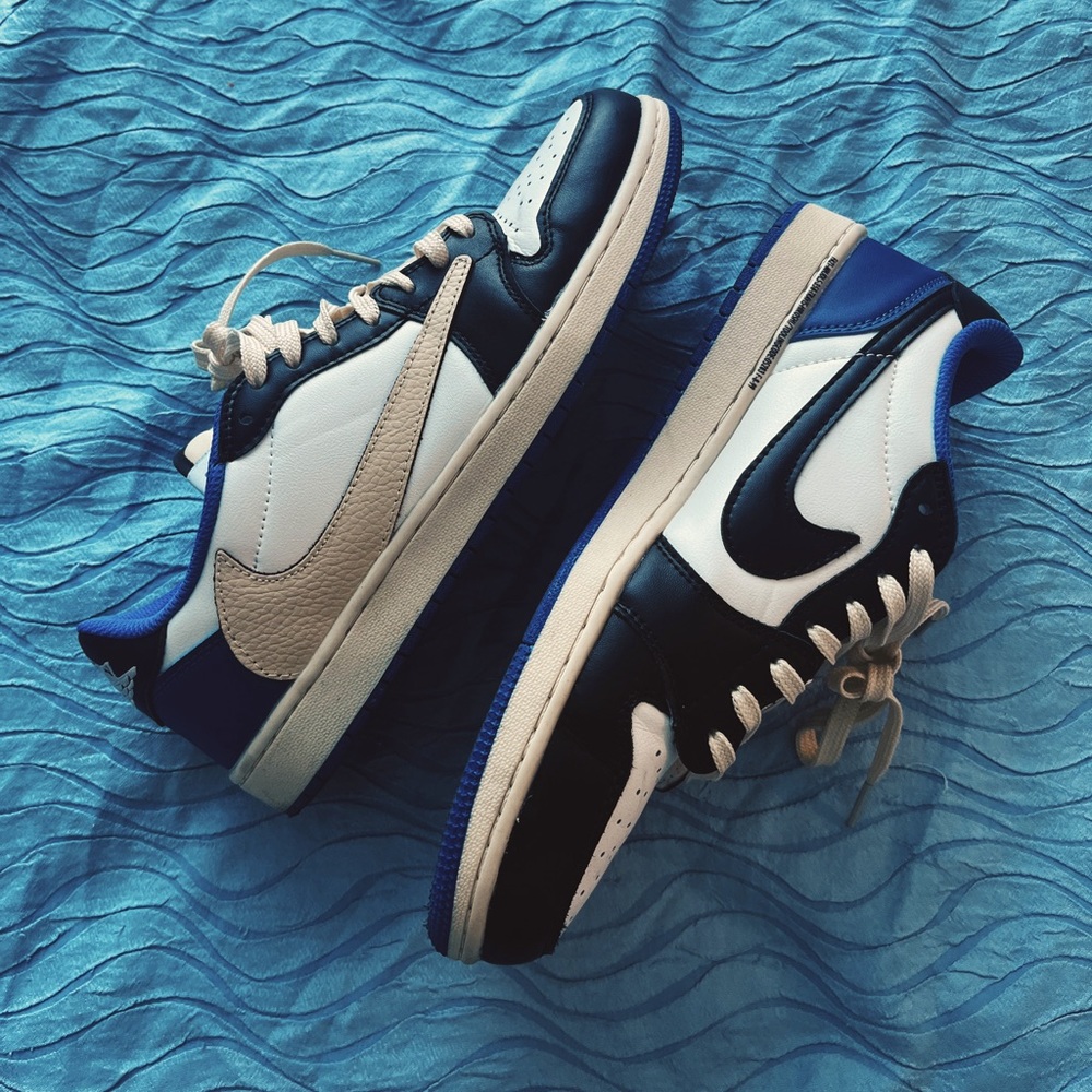 Jordan 1 Retro Low OG SP
Fragment x Travis Scott